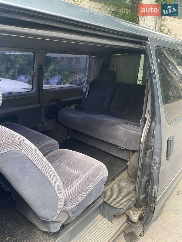 Мінівен Toyota Hiace 1990 в Дніпрі