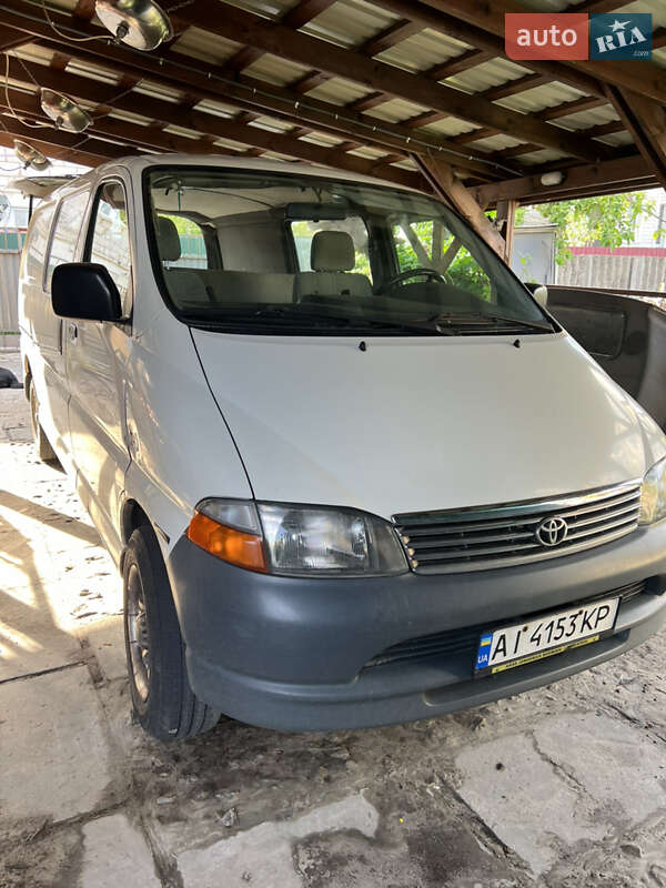 Минивэн Toyota Hiace 2002 в Боровой