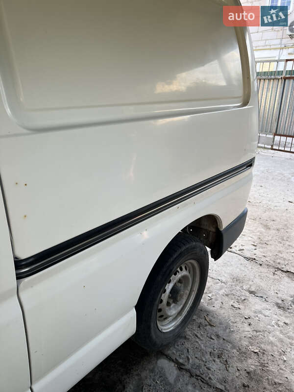 Минивэн Toyota Hiace 2002 в Боровой