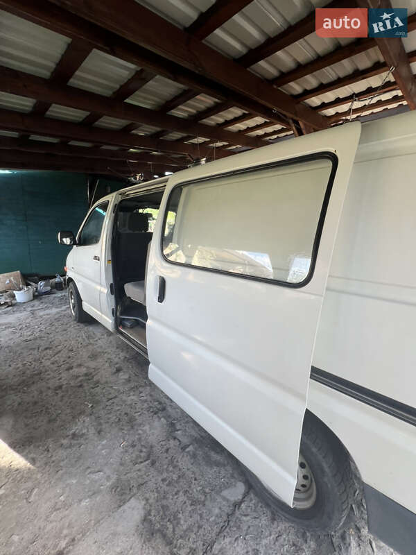 Минивэн Toyota Hiace 2002 в Боровой