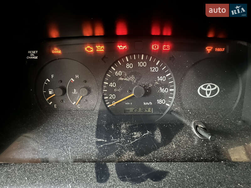 Минивэн Toyota Hiace 2002 в Боровой