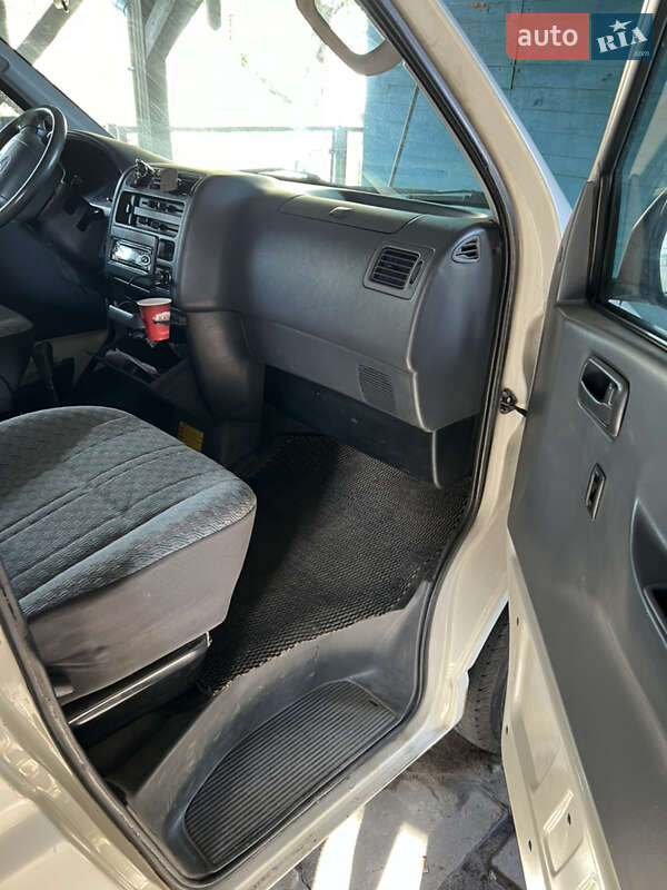 Минивэн Toyota Hiace 2002 в Боровой