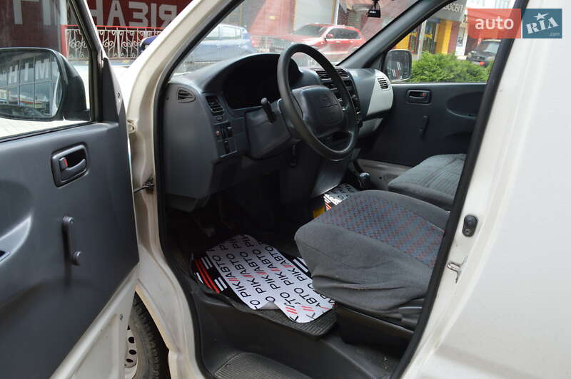 Мінівен Toyota Hiace 1998 в Львові