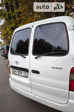 Мінівен Toyota Hiace 2006 в 