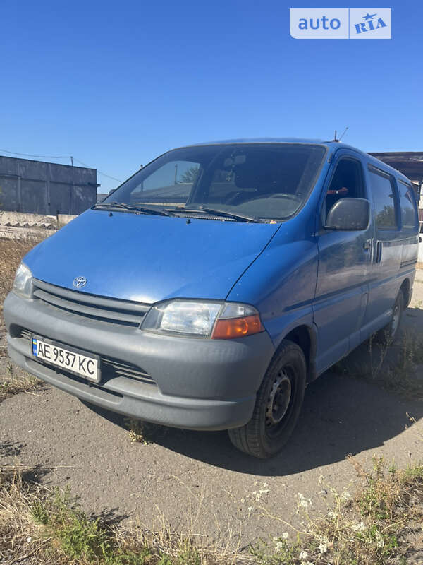 Минивэн Toyota Hiace 2001 в Кривом Роге