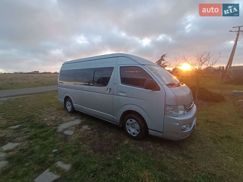 Минивэн Toyota Hiace 2008 в Николаеве