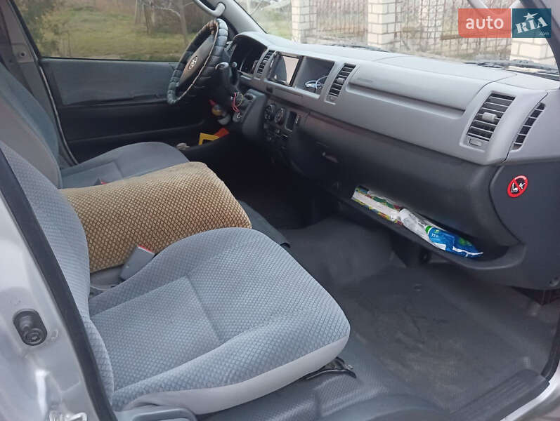 Минивэн Toyota Hiace 2008 в Николаеве