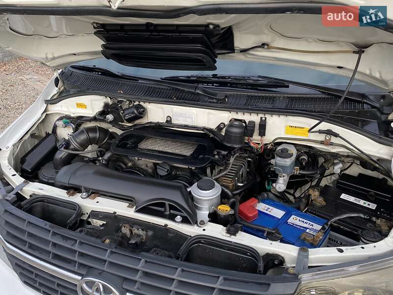 Минивэн Toyota Hiace 2008 в Южном