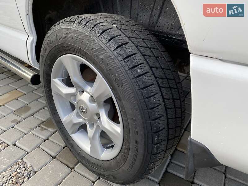 Минивэн Toyota Hiace 2008 в Южном