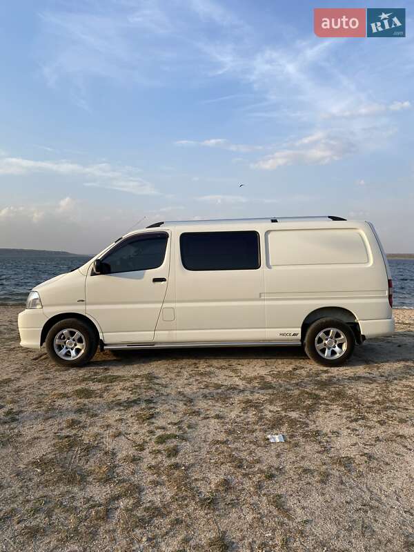 Минивэн Toyota Hiace 2007 в Доброславе