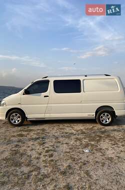 Минивэн Toyota Hiace 2007 в 