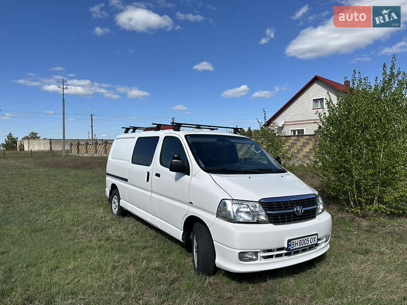 Минивэн Toyota Hiace 2012 в 