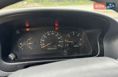 Мінівен Toyota Hiace 2006 в 