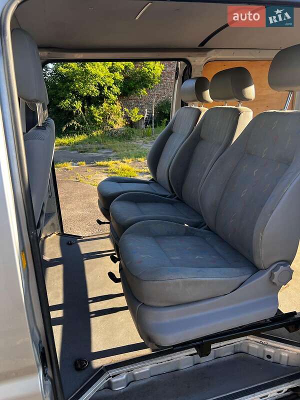 Мінівен Toyota Hiace 2006 в Сарнах