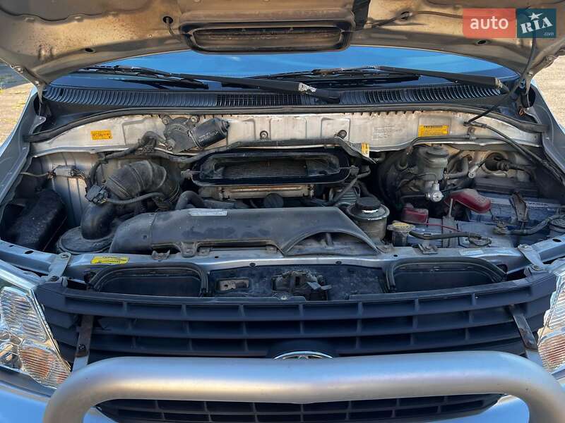 Мінівен Toyota Hiace 2006 в Сарнах