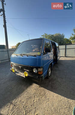 Минивэн Toyota Hiace 1986 в Звягеле