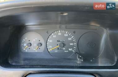 Минивэн Toyota Hiace 2000 в 
