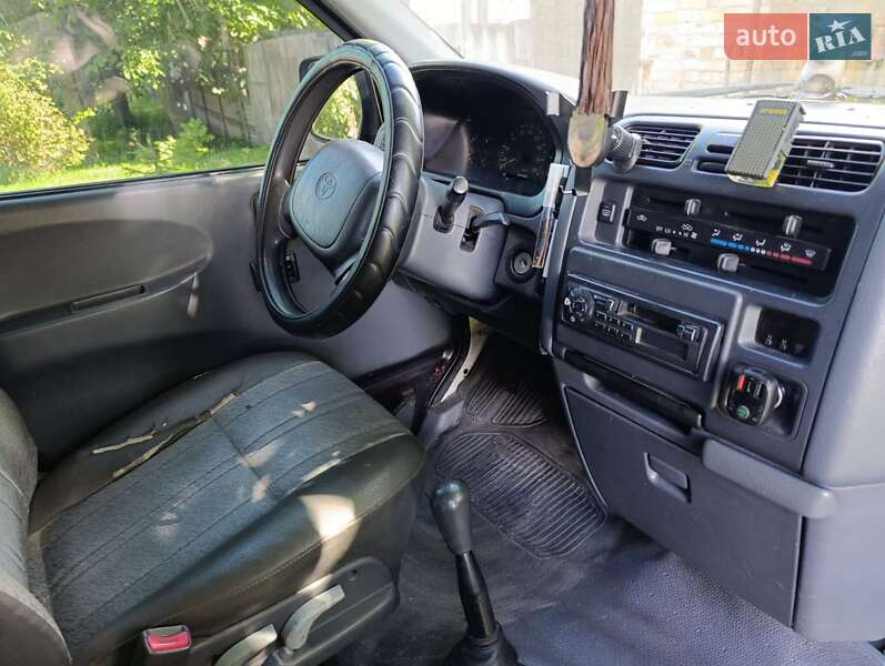 Мікровен Toyota Hiace 2006 в Полтаві