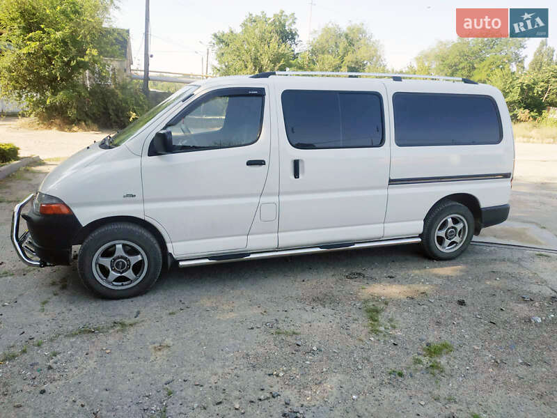 Toyota Hiace 2005