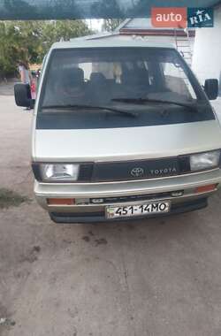 Мінівен Toyota Hiace 1988 в Петровому