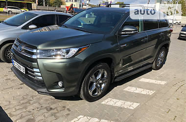 Внедорожник / Кроссовер Toyota Highlander 2018 в Львове