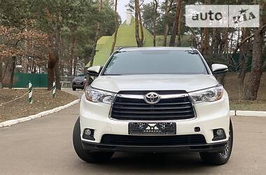 Внедорожник / Кроссовер Toyota Highlander 2017 в Киеве