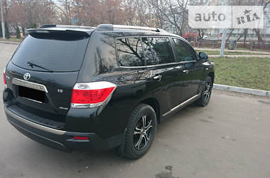 Позашляховик / Кросовер Toyota Highlander 2011 в 
