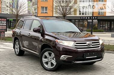 Позашляховик / Кросовер Toyota Highlander 2013 в 