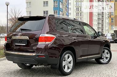 Позашляховик / Кросовер Toyota Highlander 2013 в 