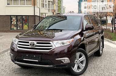 Позашляховик / Кросовер Toyota Highlander 2013 в 