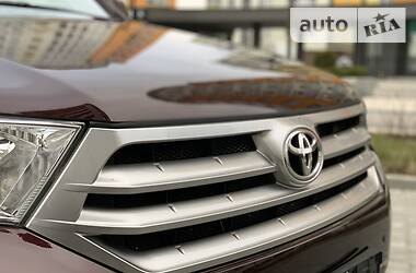 Позашляховик / Кросовер Toyota Highlander 2013 в 