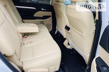 Позашляховик / Кросовер Toyota Highlander 2018 в 