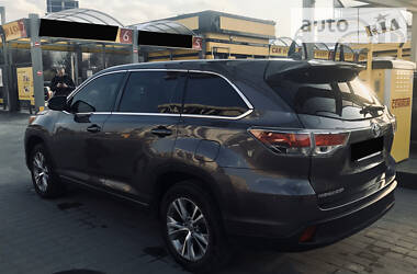 Внедорожник / Кроссовер Toyota Highlander 2015 в 