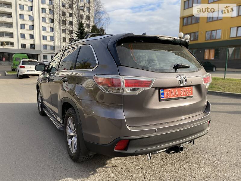 Позашляховик / Кросовер Toyota Highlander 2015 в Луцьку