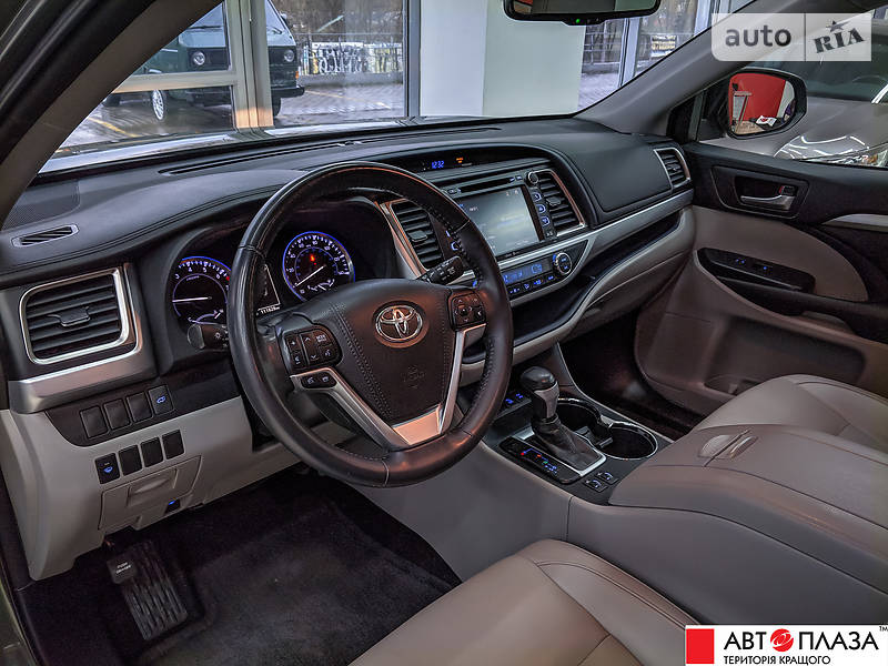 Позашляховик / Кросовер Toyota Highlander 2015 в Чернівцях