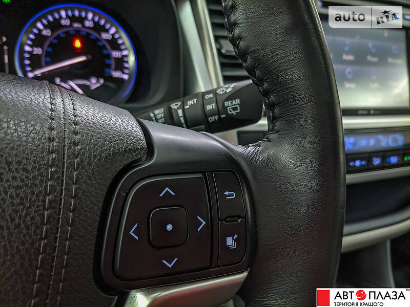 Позашляховик / Кросовер Toyota Highlander 2015 в Чернівцях