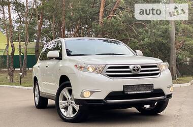 Позашляховик / Кросовер Toyota Highlander 2014 в 