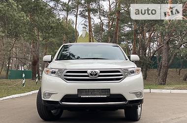 Позашляховик / Кросовер Toyota Highlander 2014 в 