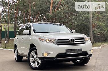 Позашляховик / Кросовер Toyota Highlander 2014 в 