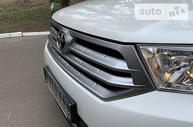 Позашляховик / Кросовер Toyota Highlander 2014 в 
