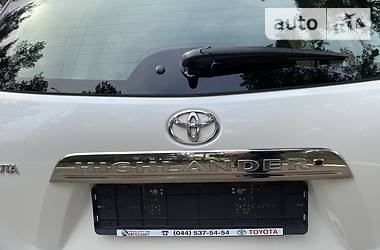 Позашляховик / Кросовер Toyota Highlander 2014 в 
