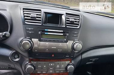 Позашляховик / Кросовер Toyota Highlander 2014 в 