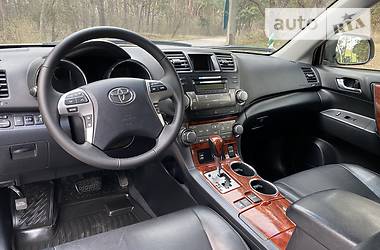 Позашляховик / Кросовер Toyota Highlander 2014 в 