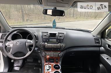 Позашляховик / Кросовер Toyota Highlander 2014 в 