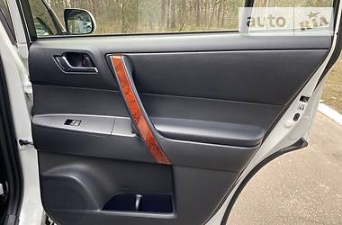 Позашляховик / Кросовер Toyota Highlander 2014 в 