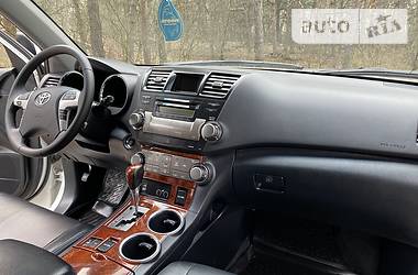 Позашляховик / Кросовер Toyota Highlander 2014 в 