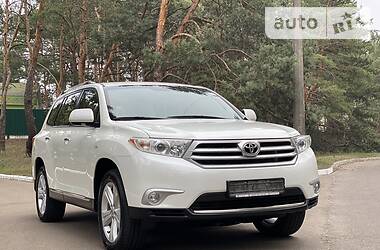 Позашляховик / Кросовер Toyota Highlander 2014 в 