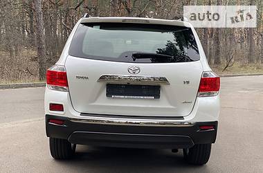 Позашляховик / Кросовер Toyota Highlander 2014 в 