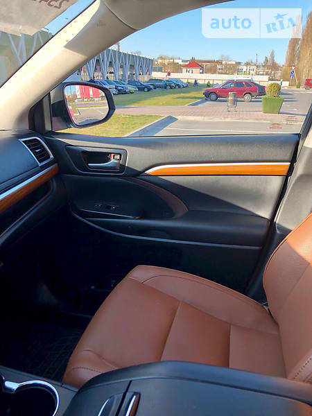 Позашляховик / Кросовер Toyota Highlander 2017 в Хмельницькому фото 12 Позашляховик / Кросовер Toyota Highlander 2017 в Хмельницькому