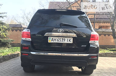 Позашляховик / Кросовер Toyota Highlander 2012 в 